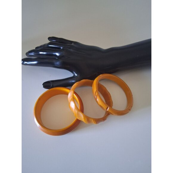 3 Vintage Bakelite Bangle Bracelets Carved Amber Butterscotch SEMICHROME TESTED - Picture 5 of 11